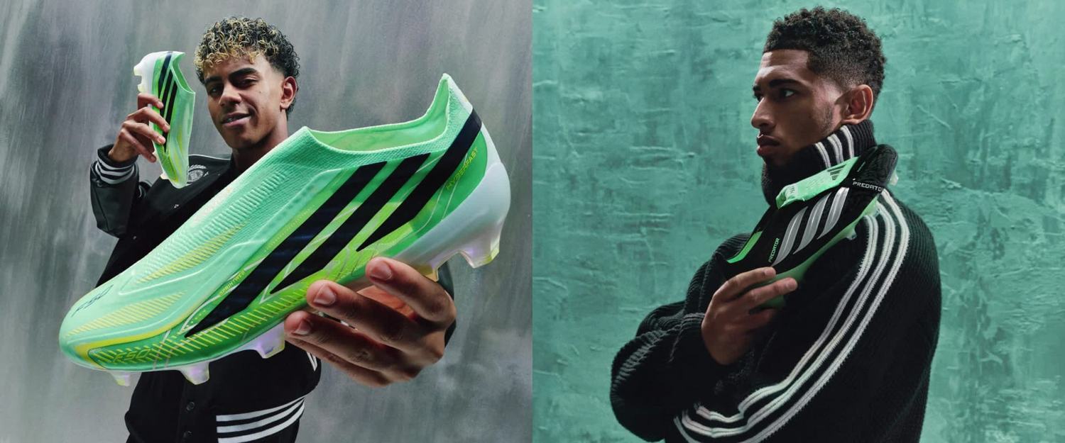 Deux joueurs présentent leurs chaussures de football